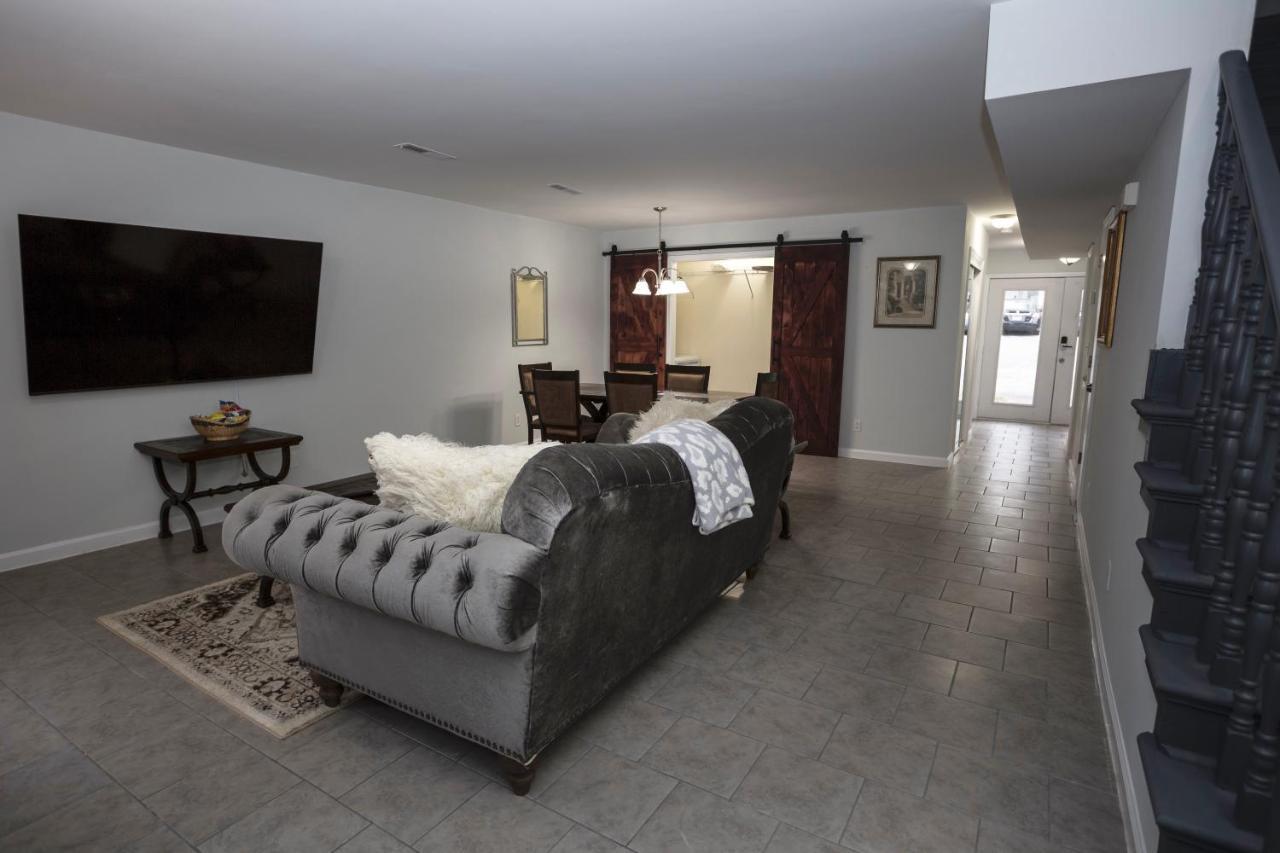 Elegant 3 Bedroom Apt With Free Parking And Balcony Νάσβιλ Εξωτερικό φωτογραφία